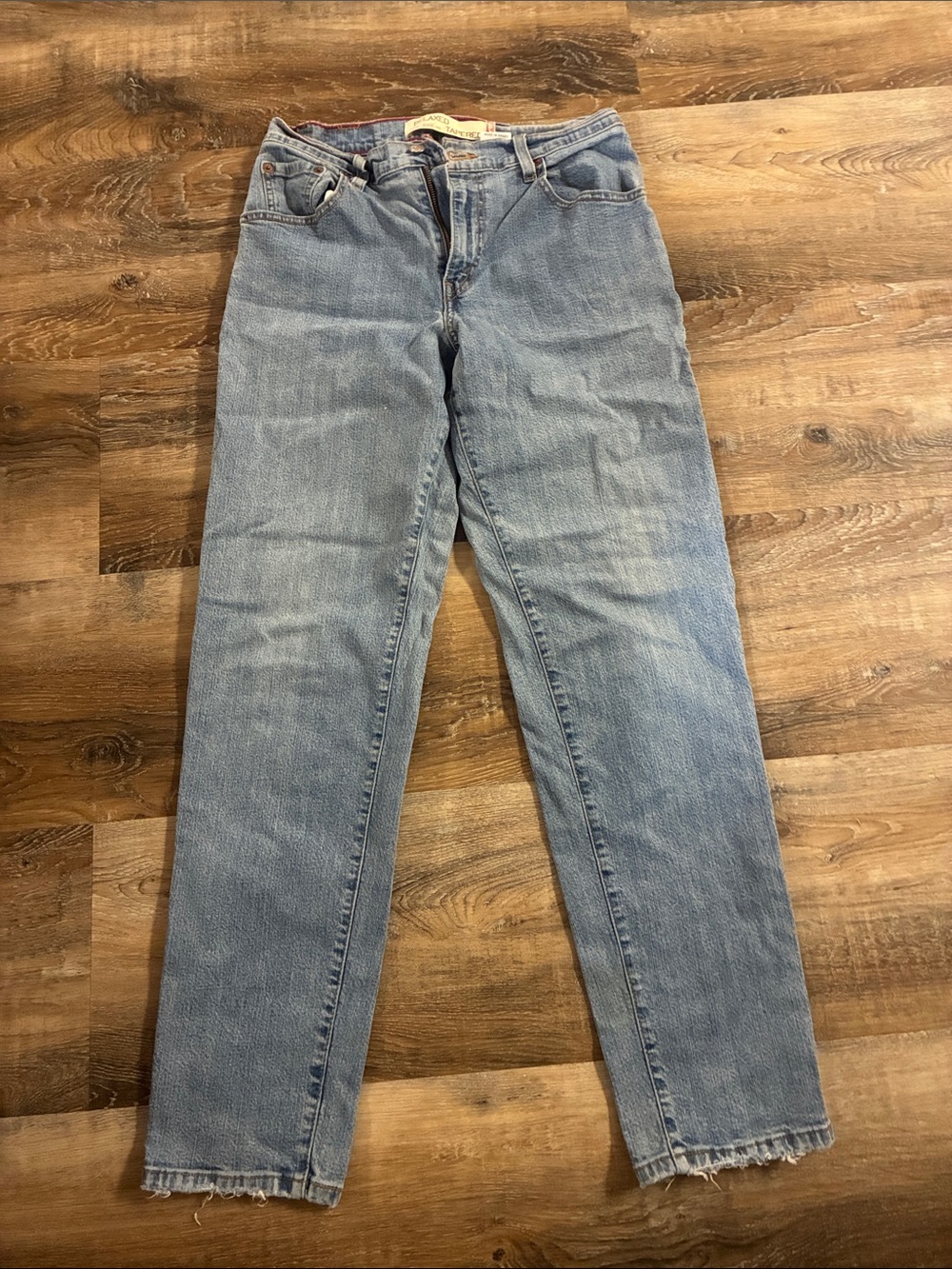 Women’s 550 Levi relaxed tapered jeans size 8